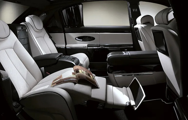 slideshow-lead-maybach-62s-interior